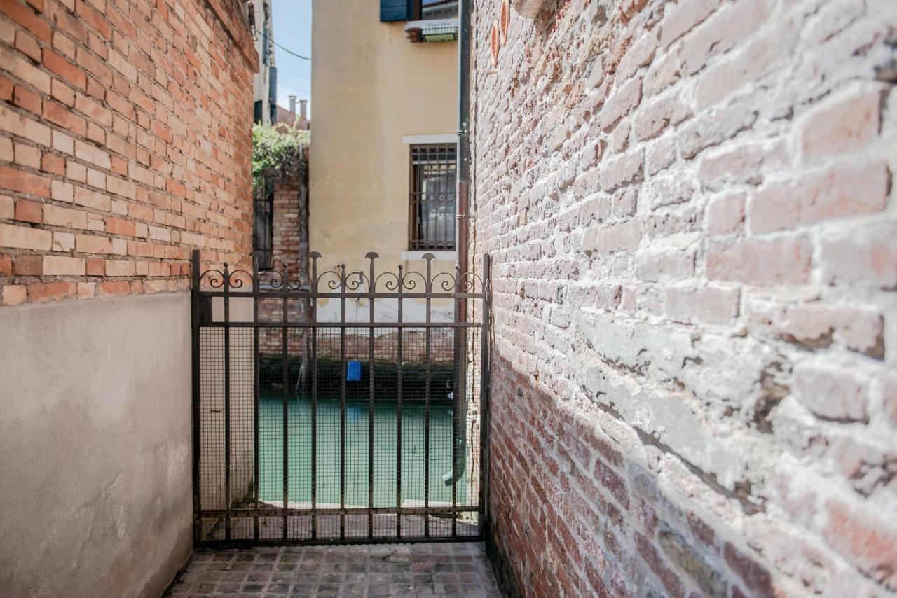 Gondola Rosa, Incantevole Vista Sul Canale Venice Exterior photo